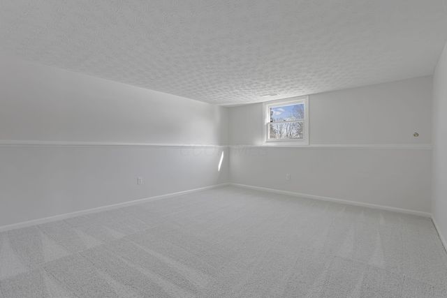 5699 Feldon Court NW, Carroll, OH 43112