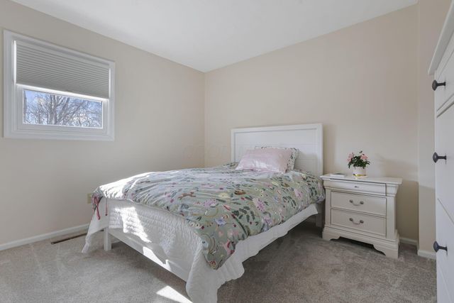 5699 Feldon Court NW, Carroll, OH 43112