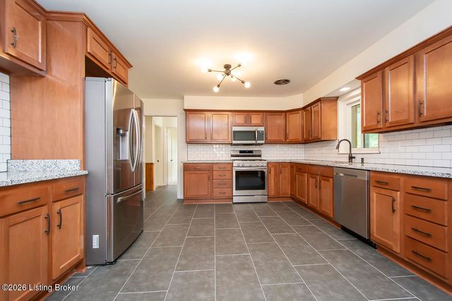 4310 Saint Regis Ln, Louisville, KY 40220