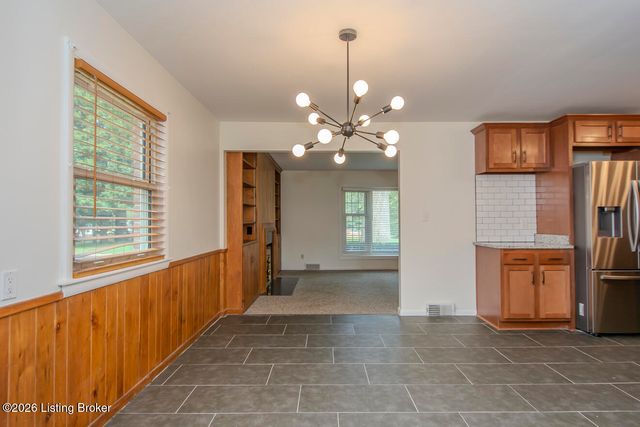 4310 Saint Regis Ln, Louisville, KY 40220