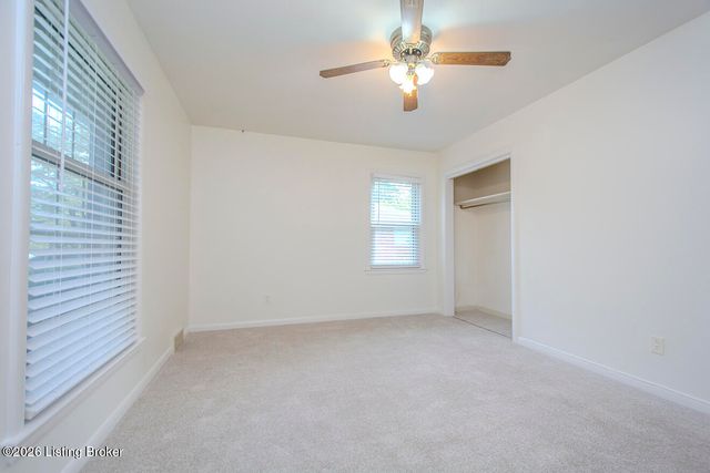 4310 Saint Regis Ln, Louisville, KY 40220
