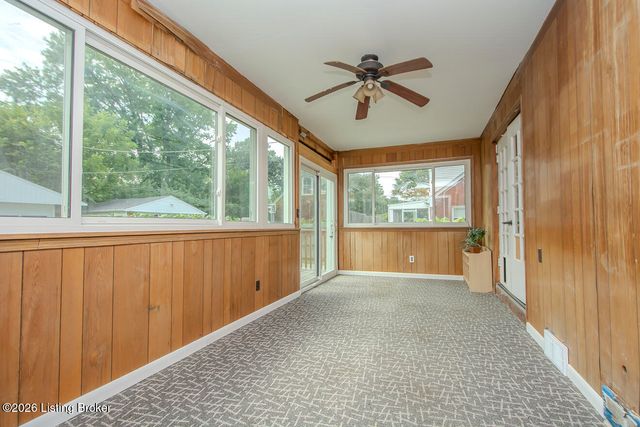 4310 Saint Regis Ln, Louisville, KY 40220