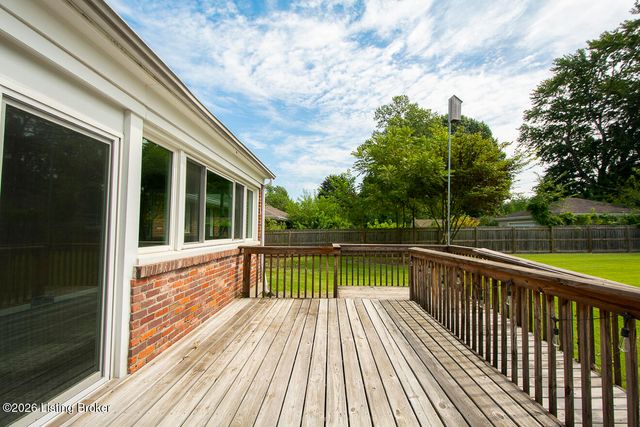4310 Saint Regis Ln, Louisville, KY 40220