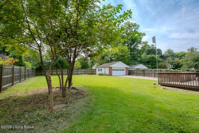 4310 Saint Regis Ln, Louisville, KY 40220