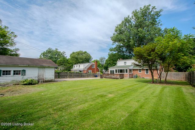 4310 Saint Regis Ln, Louisville, KY 40220