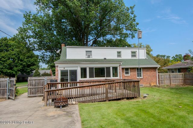 4310 Saint Regis Ln, Louisville, KY 40220