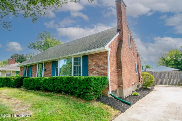 4310 Saint Regis Ln, Louisville, KY 40220