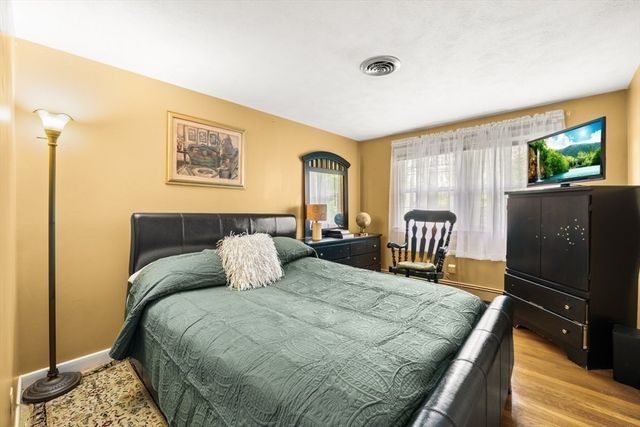 273 W Chestnut St, Brockton, MA 02301