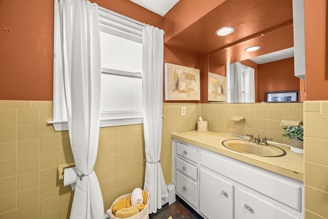 273 W Chestnut St, Brockton, MA 02301