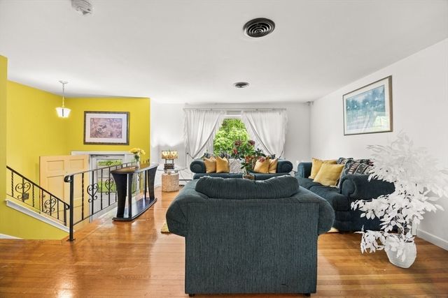 273 W Chestnut St, Brockton, MA 02301