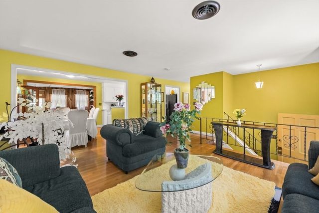 273 W Chestnut St, Brockton, MA 02301