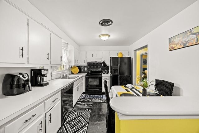 273 W Chestnut St, Brockton, MA 02301