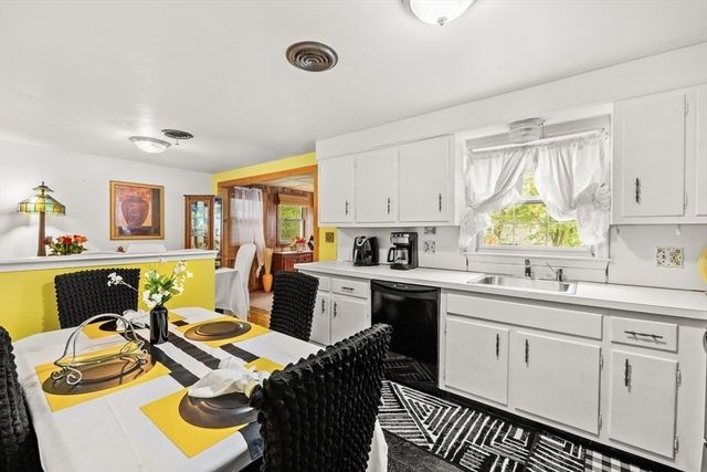 273 W Chestnut St, Brockton, MA 02301