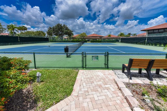 390 SW South River Drive 104, Stuart, FL 34997