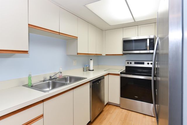 390 SW South River Drive 104, Stuart, FL 34997