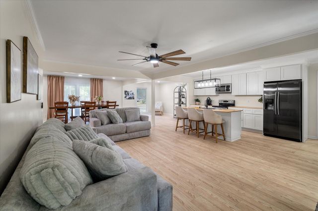 8222 Greenridge Road, North Charleston, SC 29406