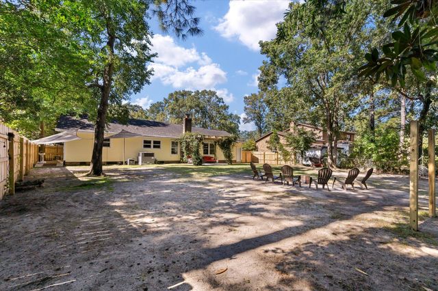 8222 Greenridge Road, North Charleston, SC 29406