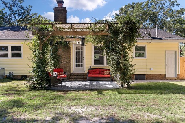 8222 Greenridge Road, North Charleston, SC 29406