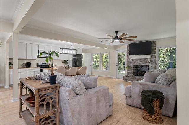 8222 Greenridge Road, North Charleston, SC 29406