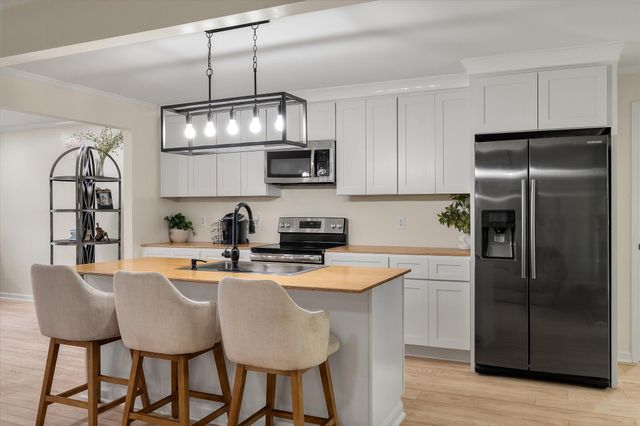 8222 Greenridge Road, North Charleston, SC 29406