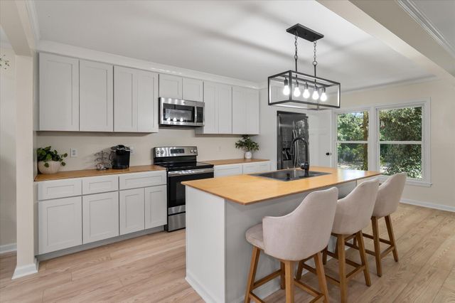 8222 Greenridge Road, North Charleston, SC 29406