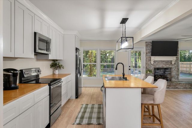 8222 Greenridge Road, North Charleston, SC 29406