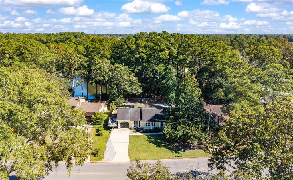 8222 Greenridge Road, North Charleston, SC 29406