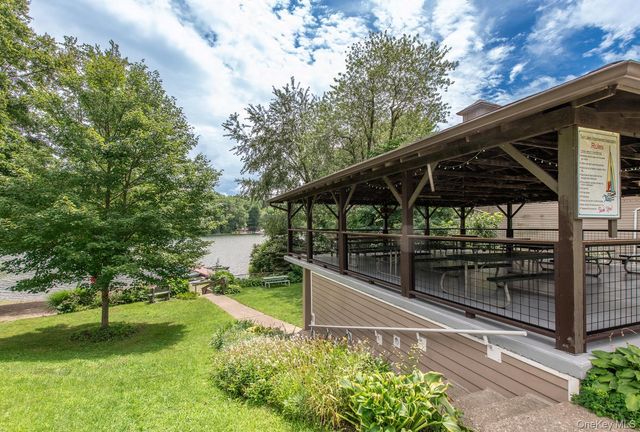 8 Loyola Road, Elizaville, NY 12541