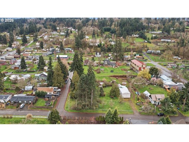 130 C St, Scotts Mills, OR 97375