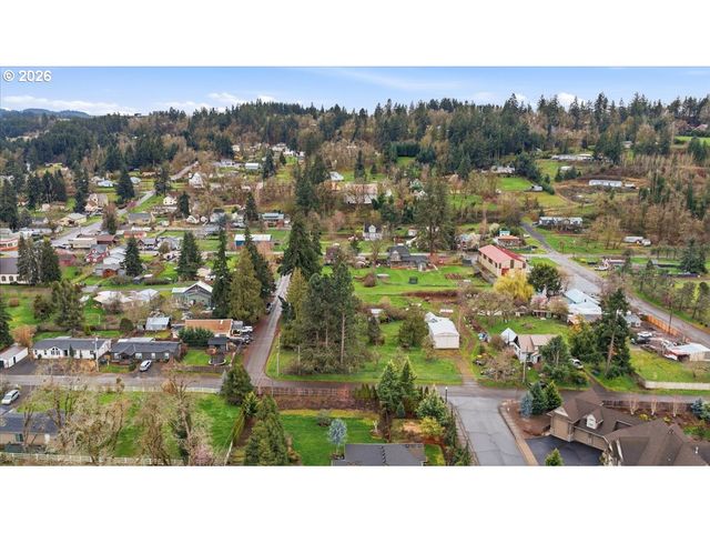 130 C St, Scotts Mills, OR 97375