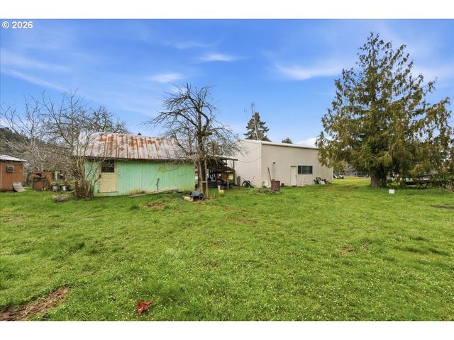130 C St, Scotts Mills, OR 97375