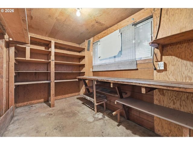 130 C St, Scotts Mills, OR 97375