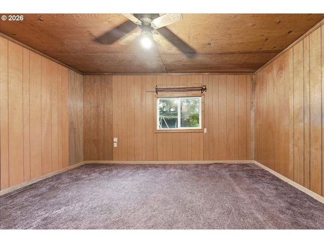 130 C St, Scotts Mills, OR 97375