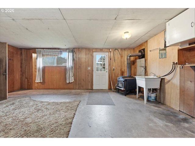 130 C St, Scotts Mills, OR 97375