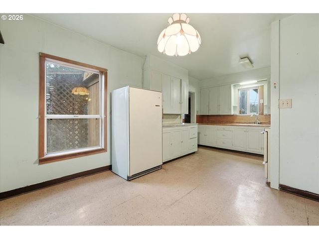 130 C St, Scotts Mills, OR 97375