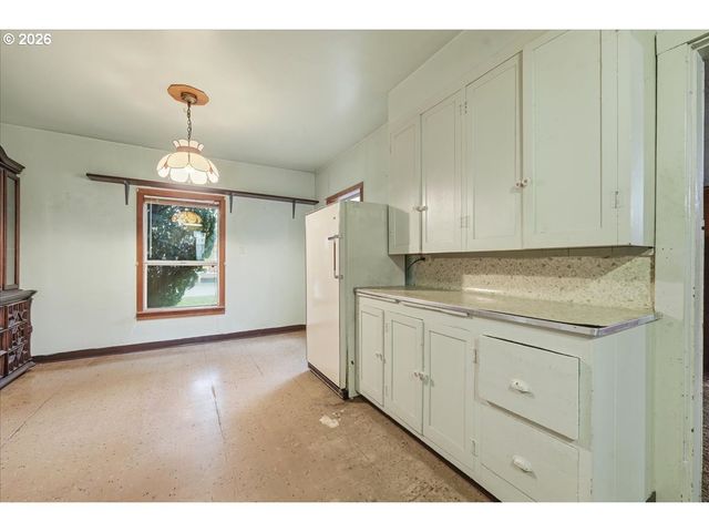 130 C St, Scotts Mills, OR 97375