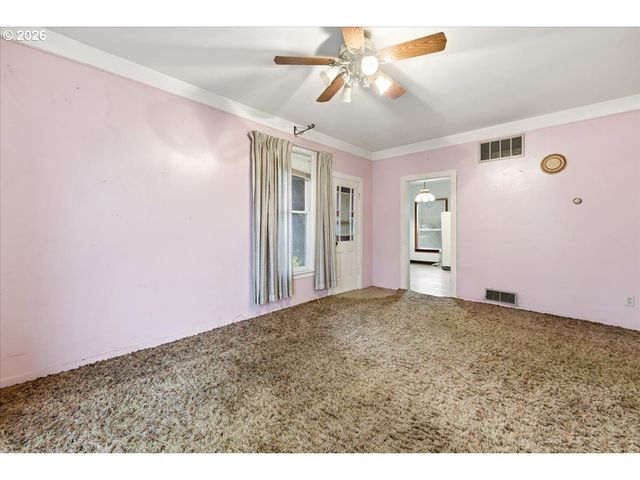 130 C St, Scotts Mills, OR 97375