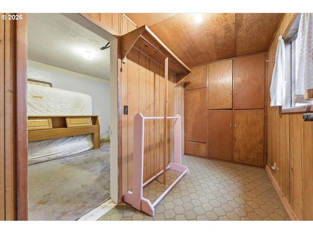 130 C St, Scotts Mills, OR 97375