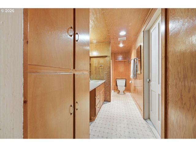 130 C St, Scotts Mills, OR 97375