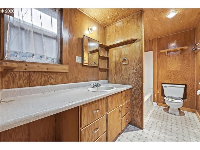 130 C St, Scotts Mills, OR 97375