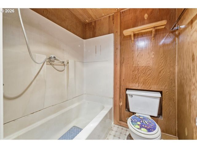 130 C St, Scotts Mills, OR 97375