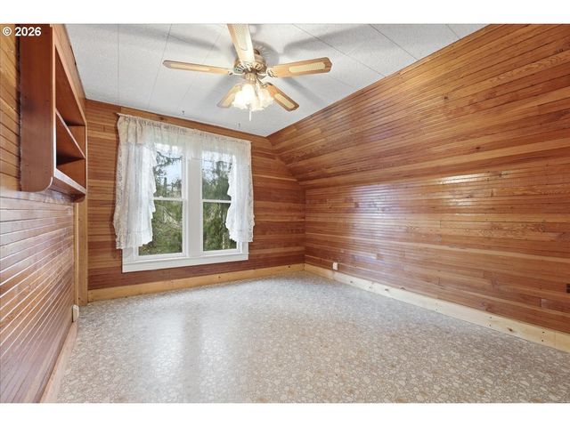 130 C St, Scotts Mills, OR 97375