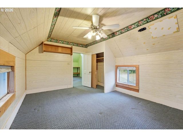 130 C St, Scotts Mills, OR 97375