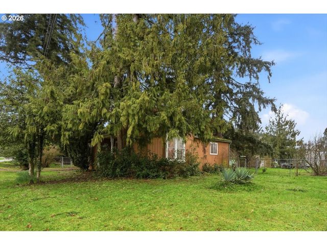 130 C St, Scotts Mills, OR 97375