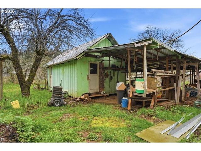 130 C St, Scotts Mills, OR 97375