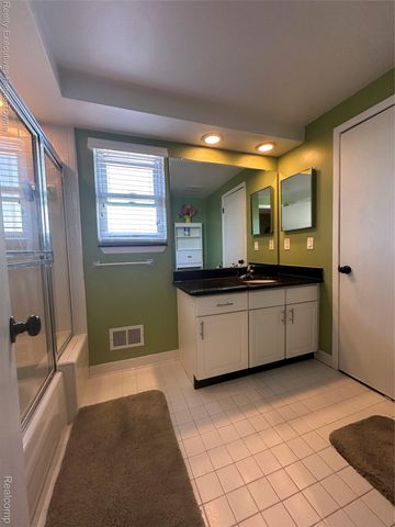 38968 Harrison Drive, Sterling Heights, MI 48310