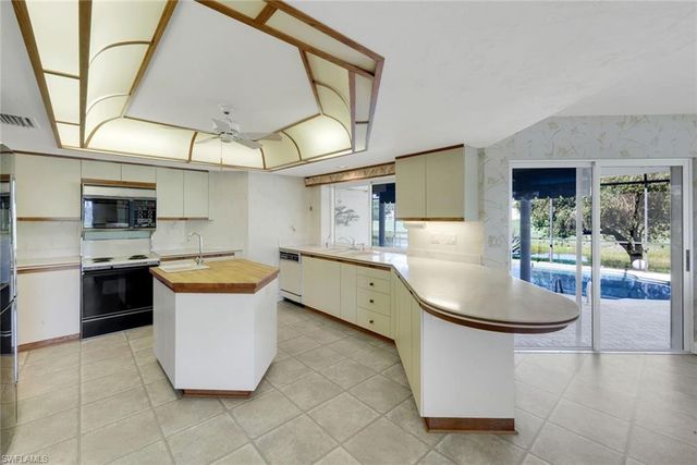 2227 Regal WAY, Naples, FL 34110