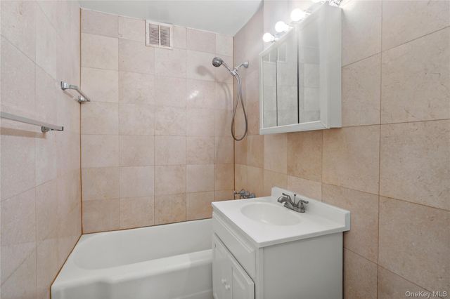 67-41 Burns Street 107, Forest Hills, NY 11375