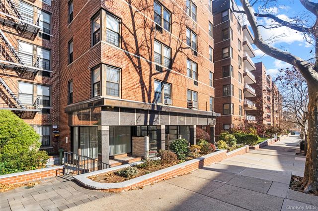 67-41 Burns Street 107, Forest Hills, NY 11375