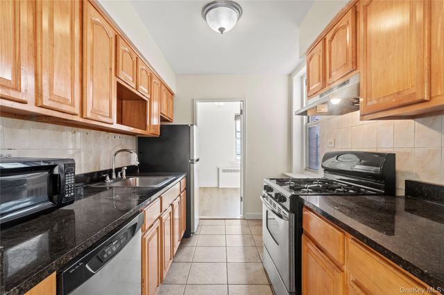 67-41 Burns Street 107, Forest Hills, NY 11375